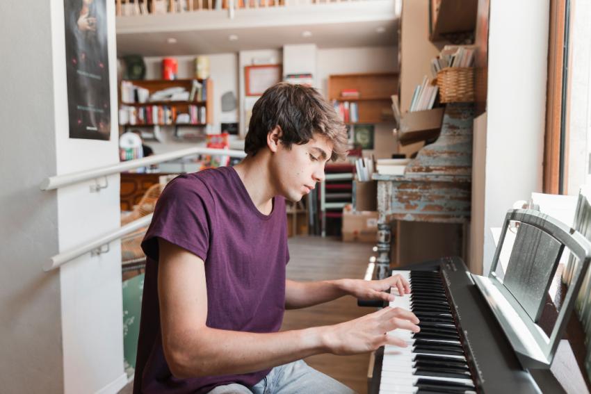 5 Signs You’ve Found the Right Piano Teacher in Singapore - Ani Articles